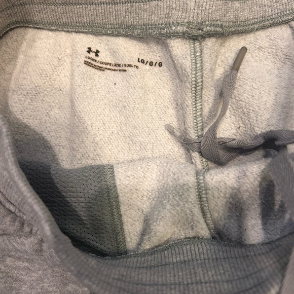 2 men's soft Under Armour classic Charcoal and Light Gray Shorts LG minimalist - Picture 5 of 5